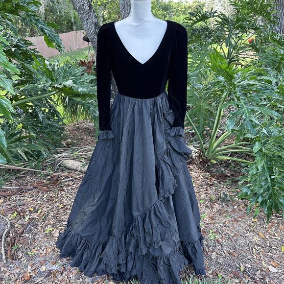 Albert Capraro Couture Gown Black Ruffle Velvet Dress VINTAGE Large - Picture 1 of 9